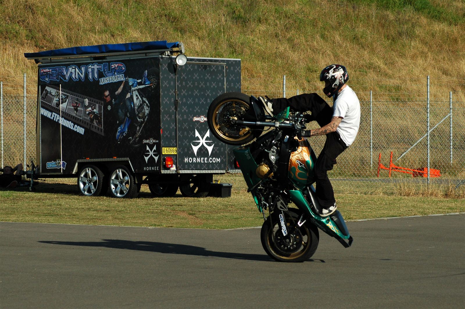 Leg-up circle wheelie in front of a crowd